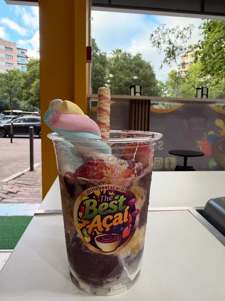 Taça de açaí com toppings